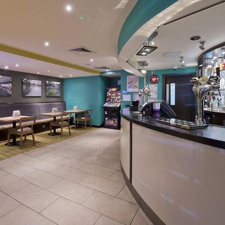 Premier Inn London Edgware Barnet Exterior foto