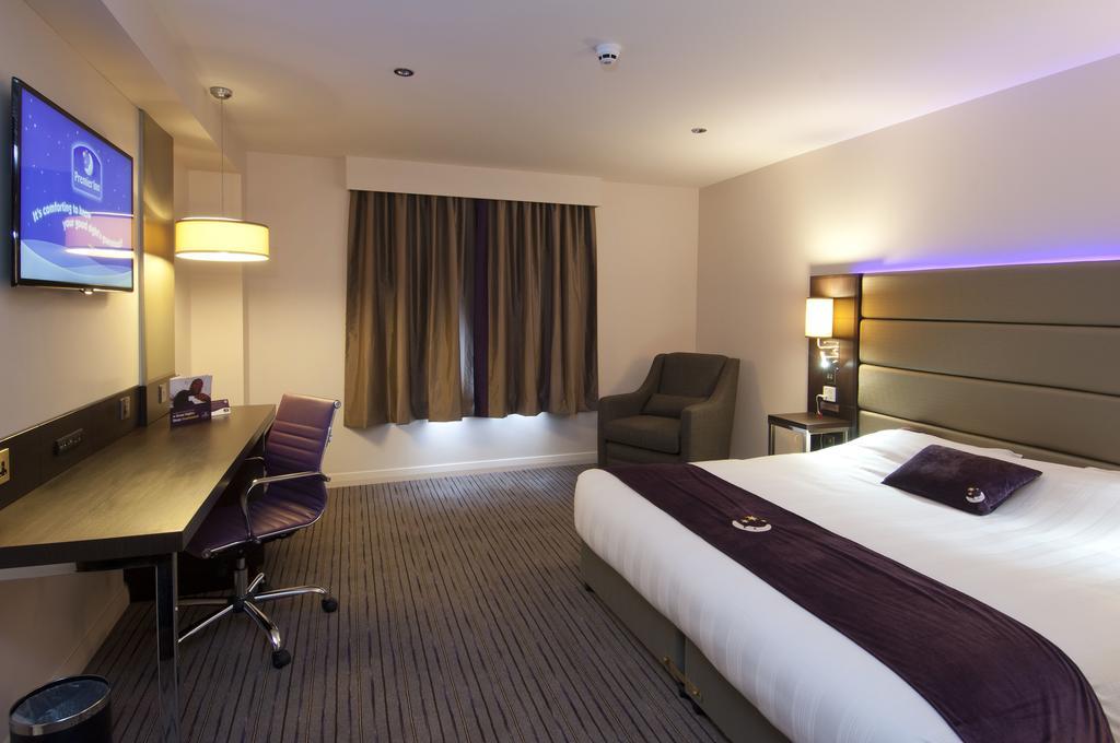 Premier Inn London Edgware Barnet Exterior foto